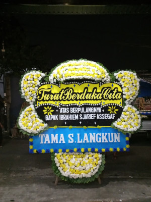 Papan Bunga Duka di Karang Tinggi